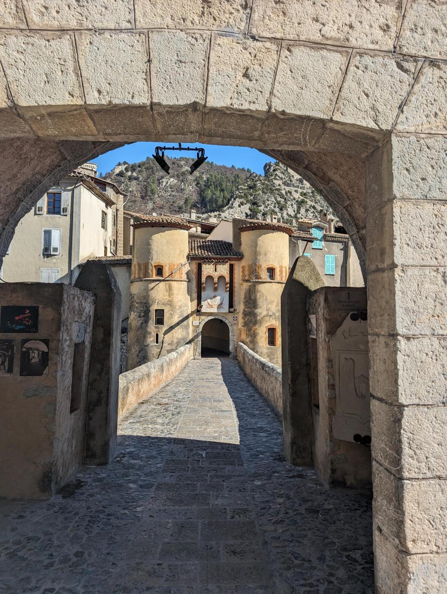 Duplex "La Belle Vue " Daire Entrevaux Dış mekan fotoğraf